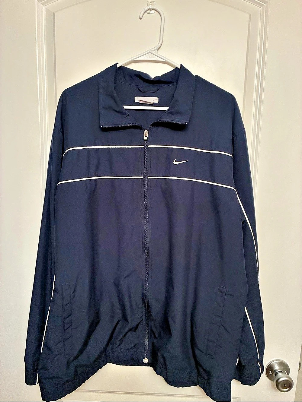 Vintage Nike Men's Nylon Windbreaker Size Medium